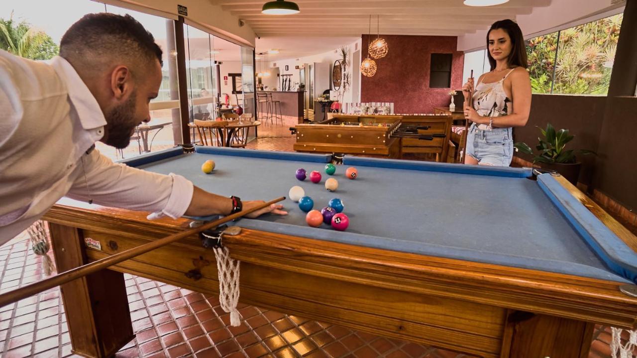 Hotel Boutique Frangipani Brotas Dış mekan fotoğraf Pool table with a basketball hoop