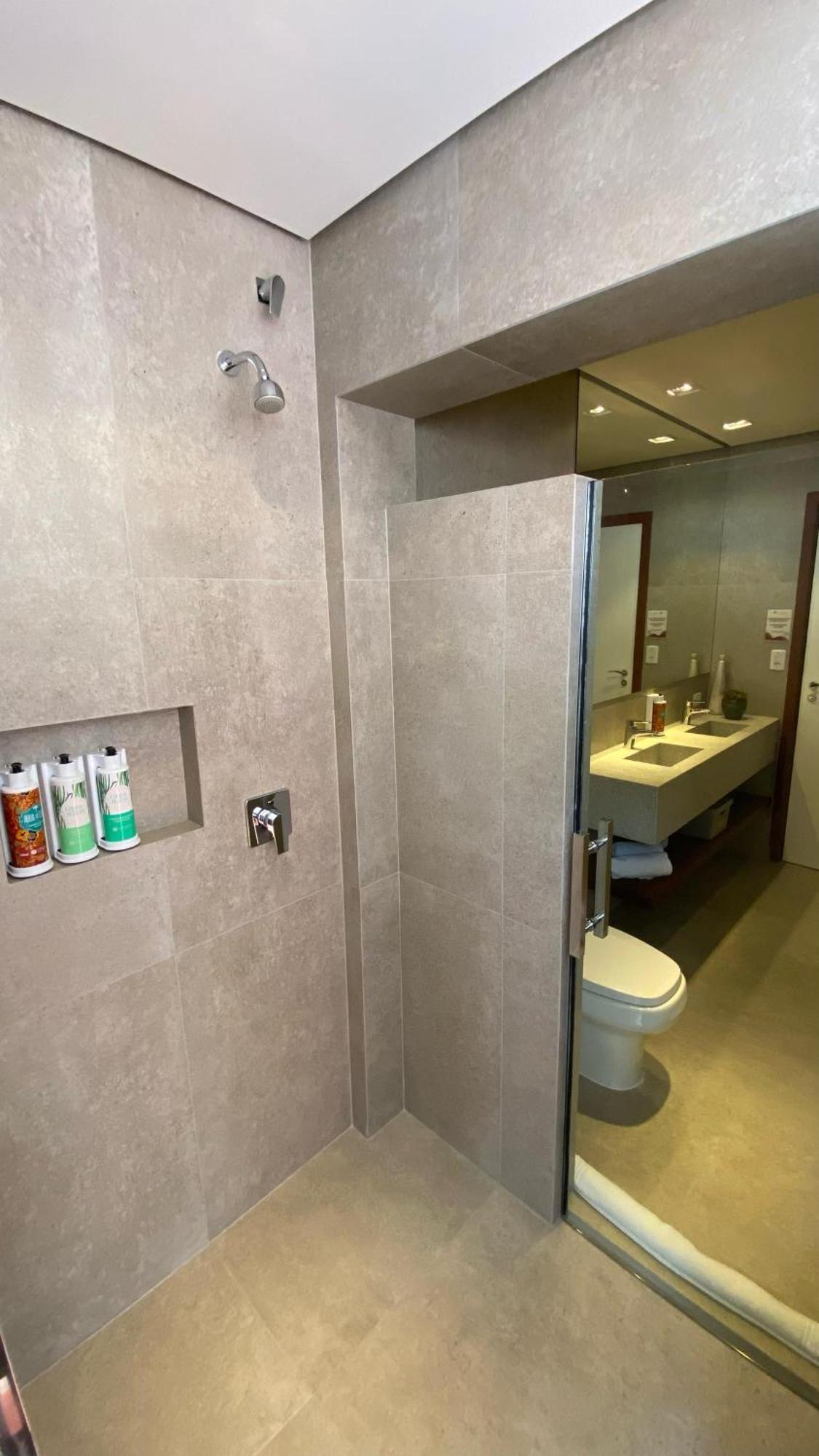 Hotel Boutique Frangipani Brotas Dış mekan fotoğraf A shower door